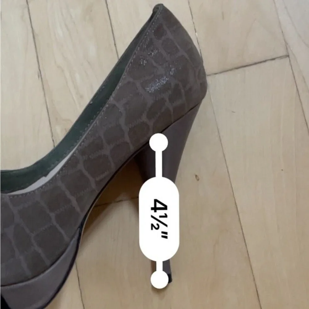 Adrienne Vittadini Collection Peep Toe Bow Leather Platform Pumps in Taupe 7.5
